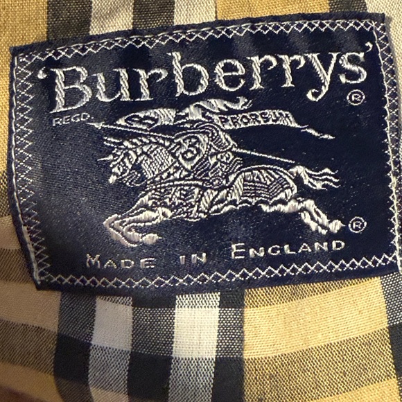 Burberry Tan Trench Coat with Plaid Lining - Picture 2 of 10